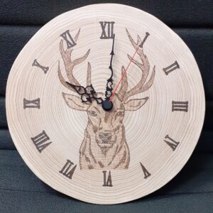 Uhr mit Motiv Hirsch